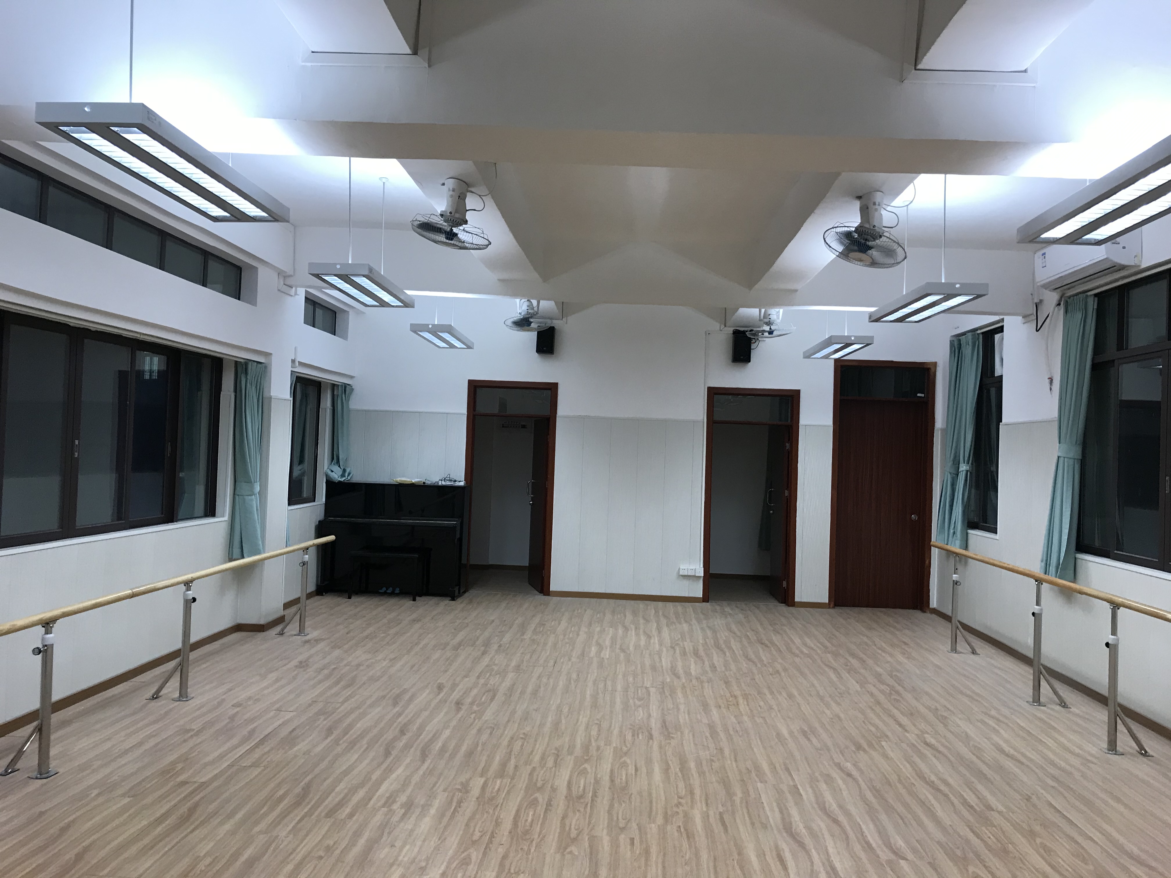 <a href='http://m.taiwanquinoa.com/chanpin/59-1.html' target='1' style='font-size:18px; font-weight:bold; color:#000000;'>舞蹈室</a>