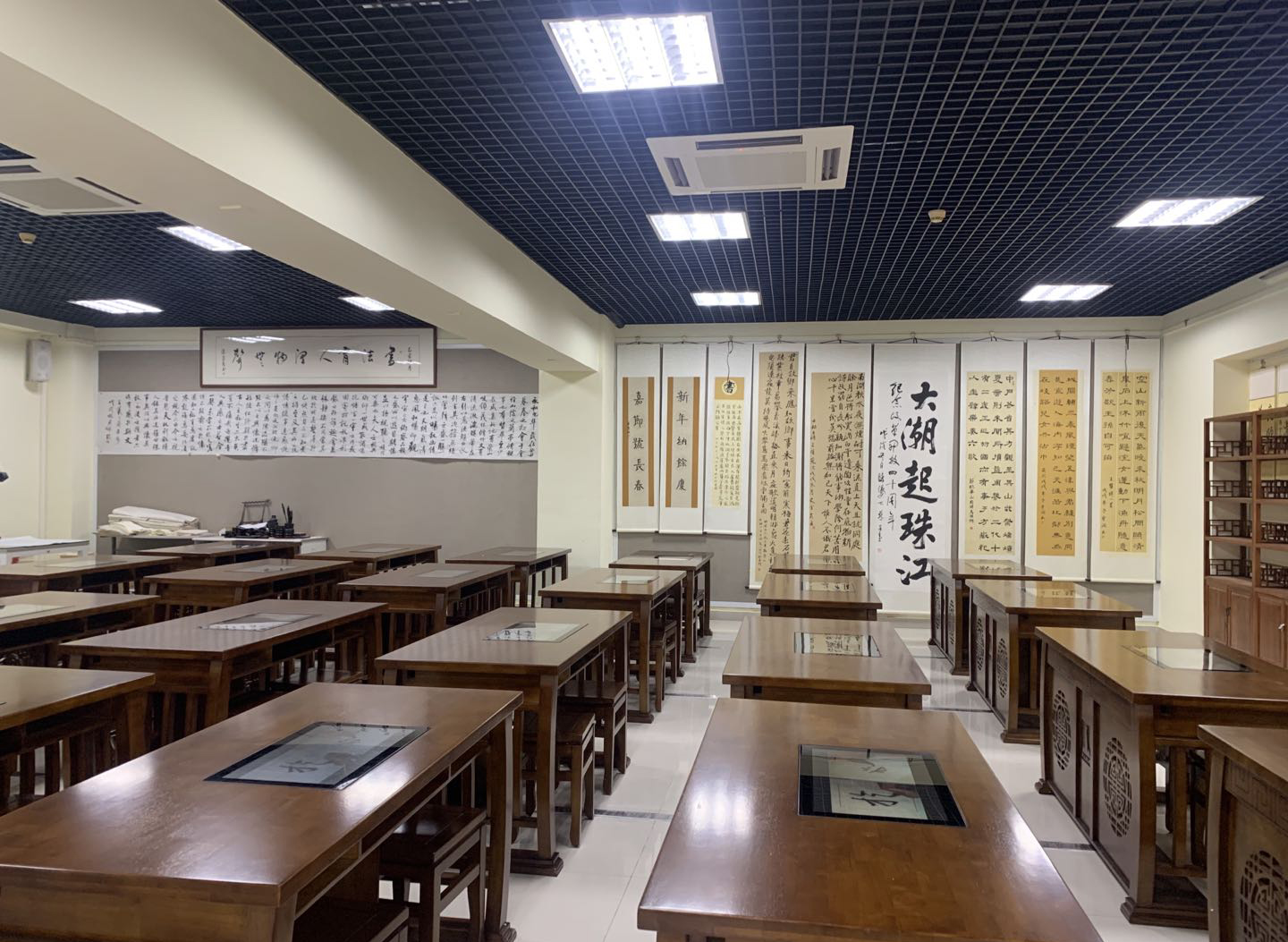 <a href='http://m.taiwanquinoa.com/chanpin/57-1.html' target='1' style='font-size:18px; font-weight:bold; color:#000000;'>書(shū)法室</a>
