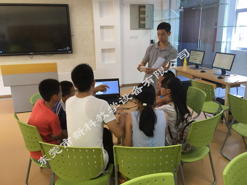 <a href='http://m.taiwanquinoa.com' target='1' style='font-size:14px; font-weight:bold; color:#0080ff;'>創客實驗室</a>