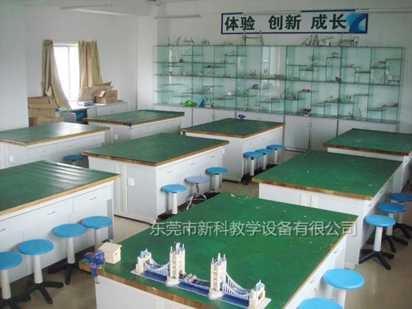 <a href='http://m.taiwanquinoa.com/chanpinyiji/37-1.html' target='1' style='font-size:18px; font-weight:bold; color:#ff0000;'>通用技術實驗室設備</a>