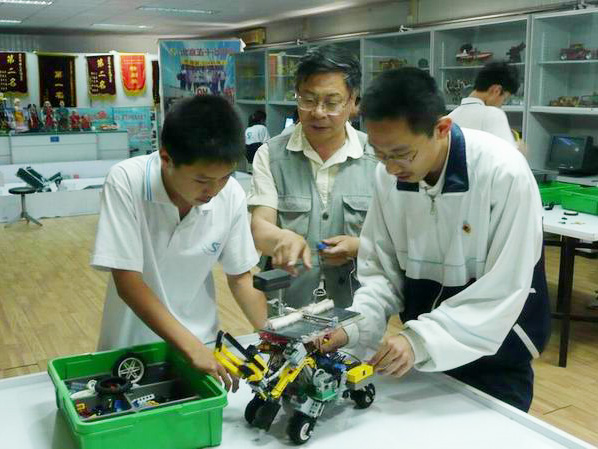 <a href='http://m.taiwanquinoa.com/chanpin/60-1.html' target='1' style='font-size:18px; font-weight:bold; color:#000000;'>機(jī)器人功能室</a>5